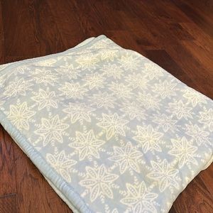 Cuddl Duds Cute soft cozy winter blanket!